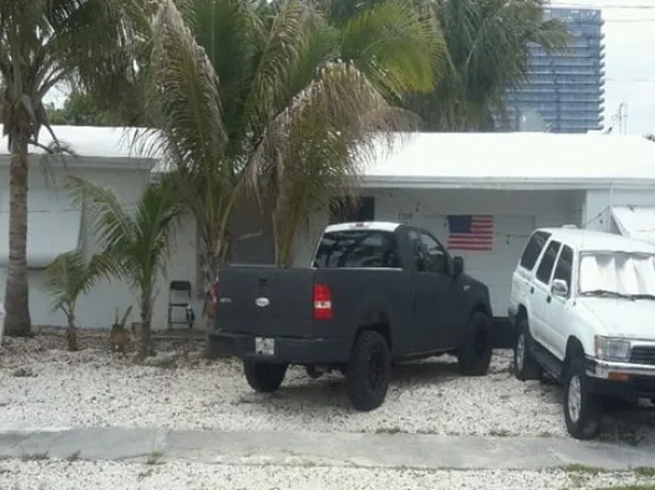 1108 NE 2nd St, Hallandale Beach, FL 33009