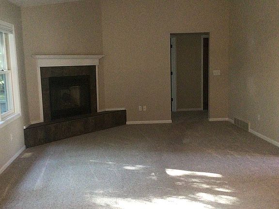 4th image of 8098 Robinbrook St
