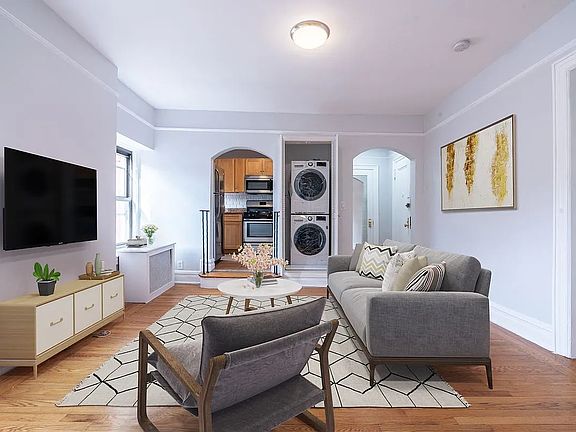 2nd image of 265 W 20th St APT 5E