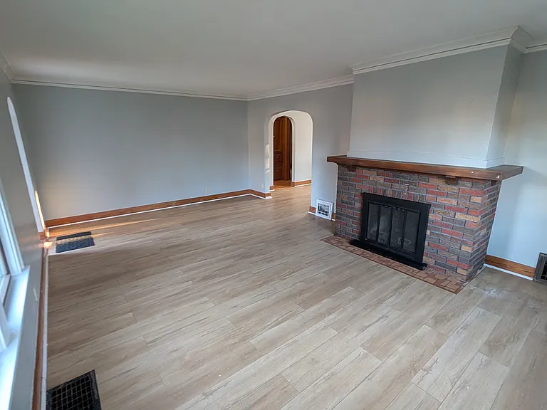 107 Court Dr — Photo 4