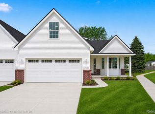 824 Nelsons Ridge Dr, Howell, MI 48843