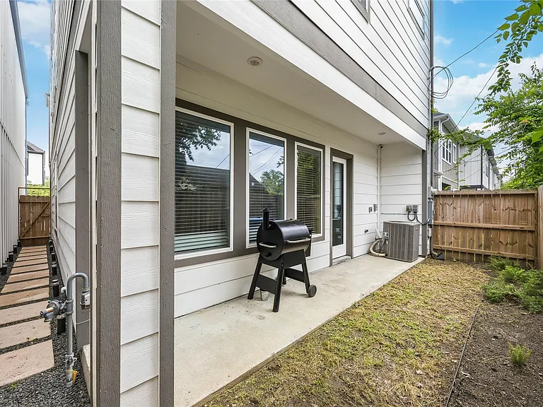 6723 Parker Oaks Ln — Photo 18