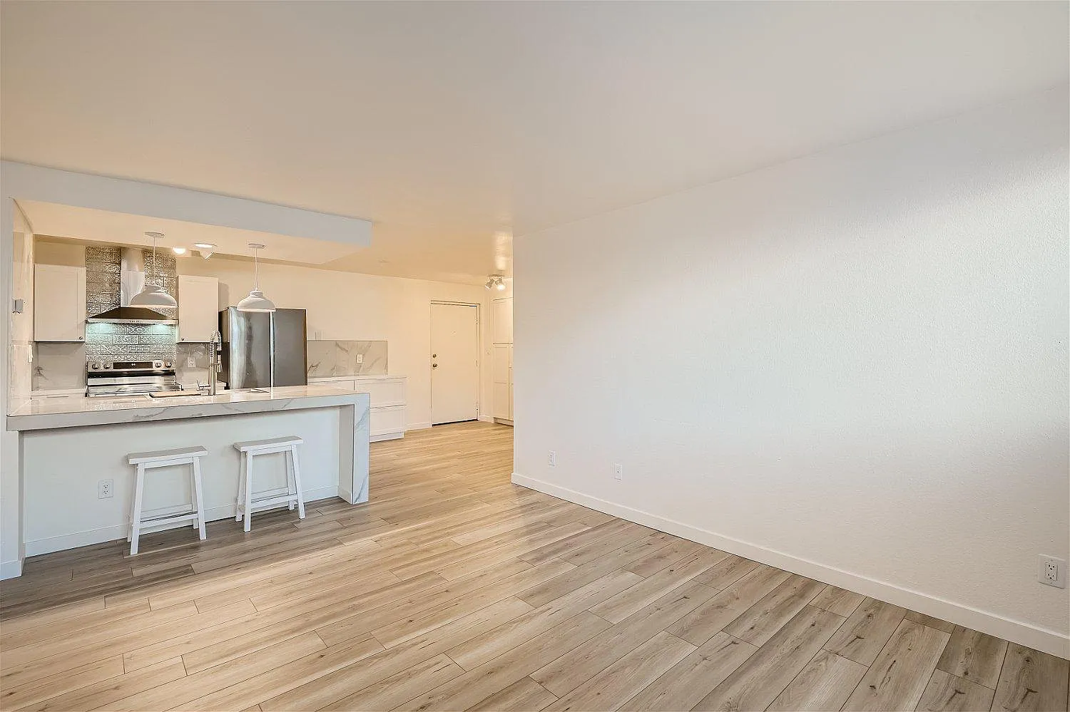 1250 Golden Cir — Photo 1