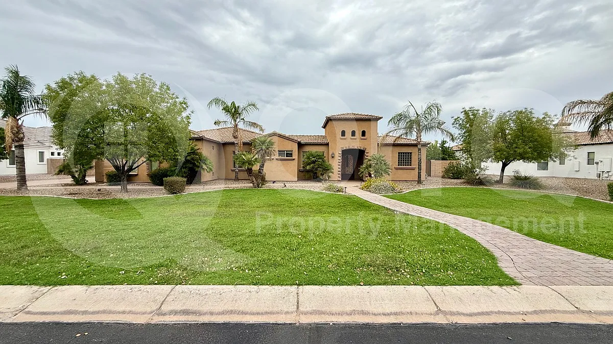 4 bed, 5.0 bath, 3703 sqft, $5,899 — Photo 2