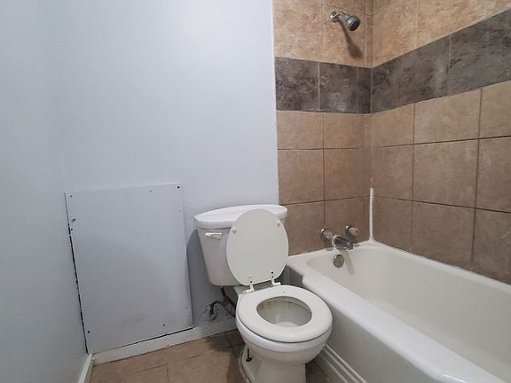 5th image of 290 E Truman Ave APT 8