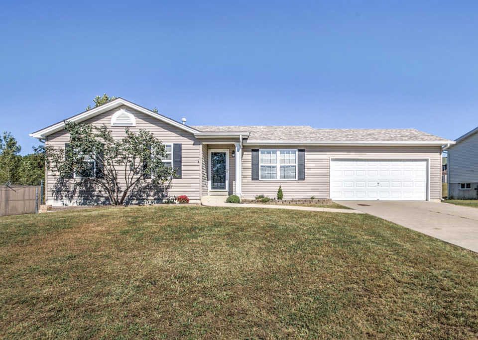 1st image of 411 Cuivre Valley Dr