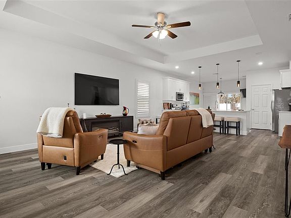 3rd image of 3881 Phillips Rd