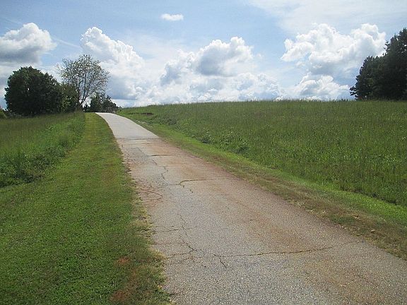 4th image of 675 The Bear Blvd