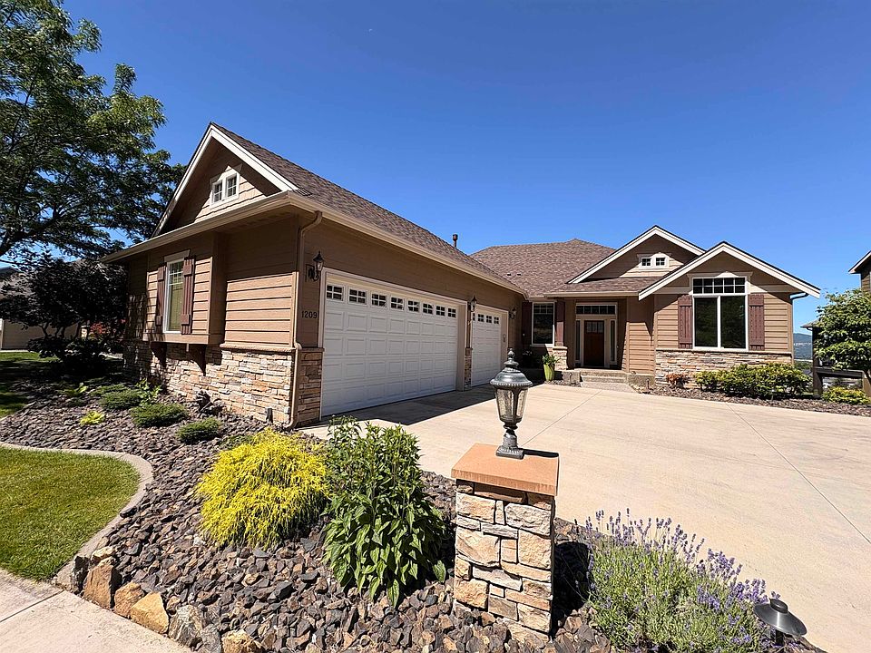1st image of 1209 N Dunbarton Oaks Ln