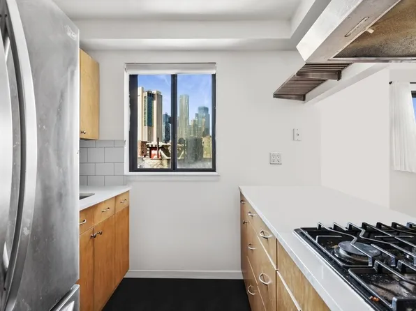 50 Henry Street 7B image 2 of 7