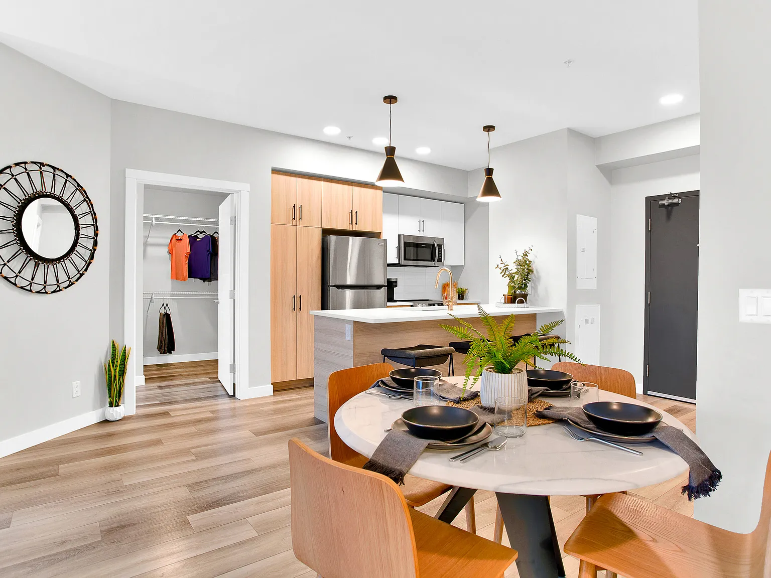 Plaza Apartments — Photo 3