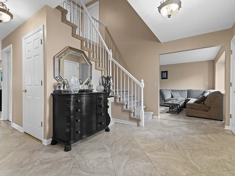 6710 Westpointe Dr — Photo 4