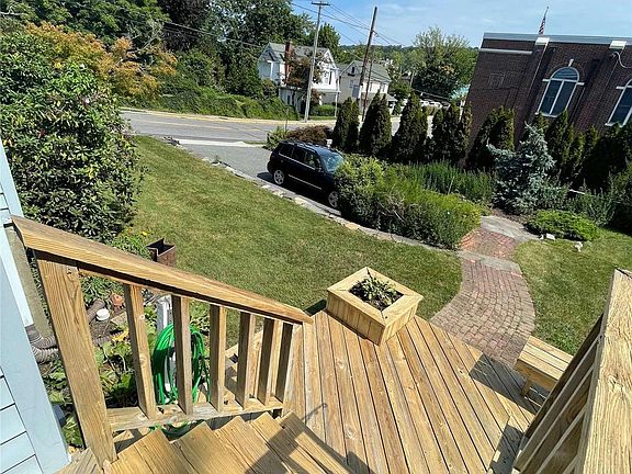 3rd image of 119 Maple Pl