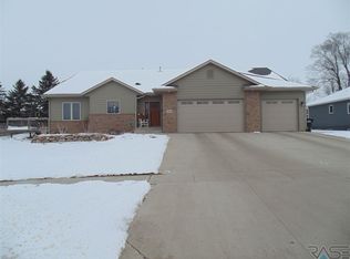 3408 E 38th St, Sioux Falls, SD 57103