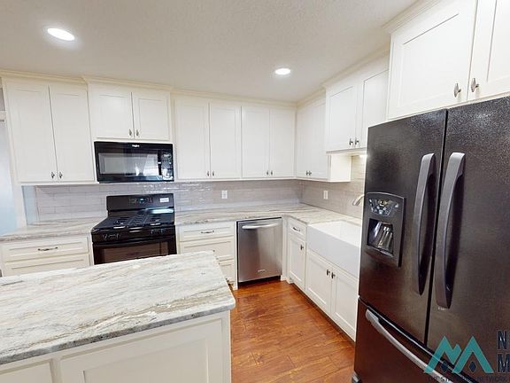 5th image of 400 W Blanco Dr