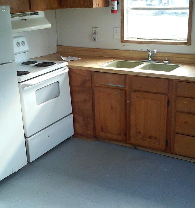 2nd image of 1448 Rosedale Dr Trlr 10