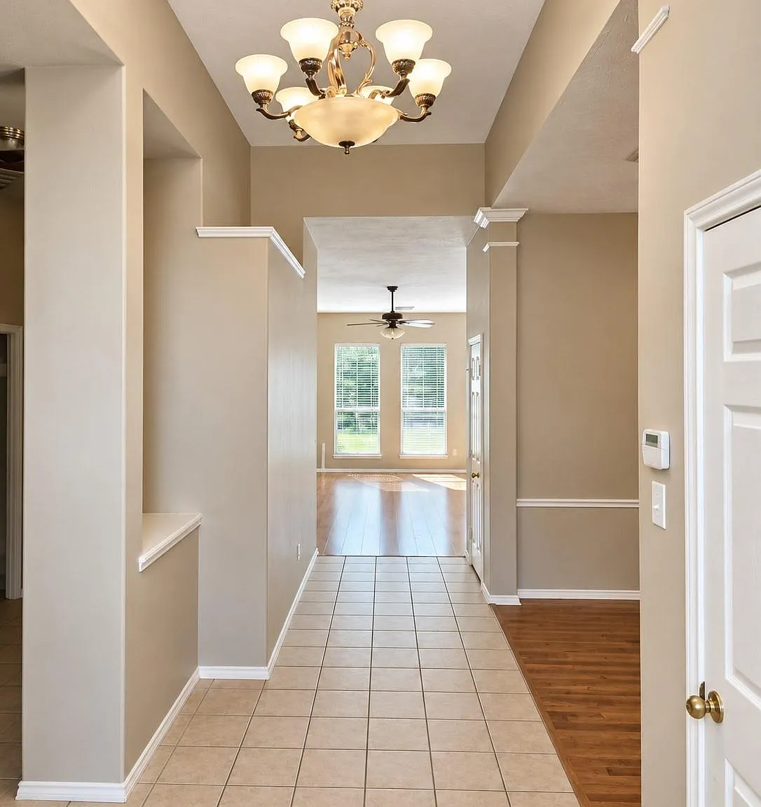 4 bed, 2.0 bath, 2432 sqft, $2,700 — Photo 2