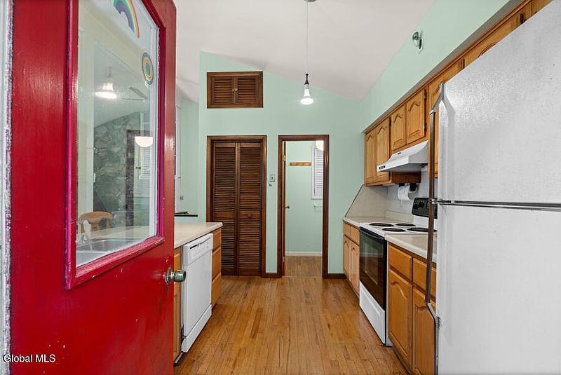 2nd image of 104 Lawson Road