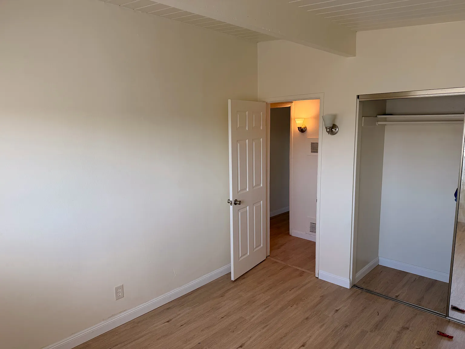 3 bed, 1005 sqft, $3,045 — Photo 2