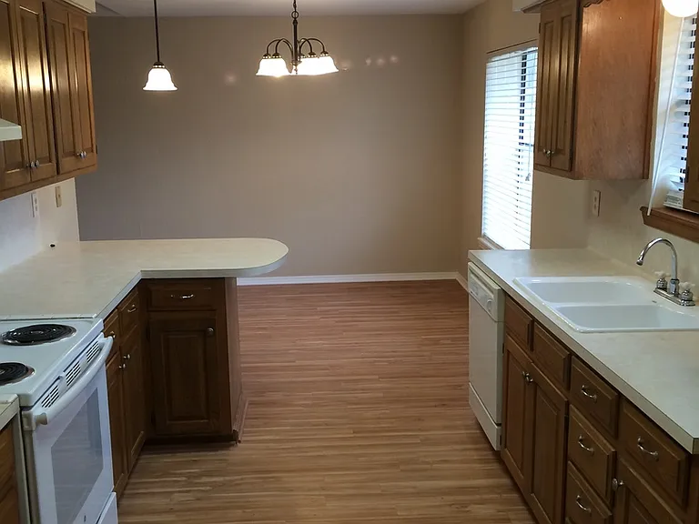 10616 Debbie Ln — Photo 9