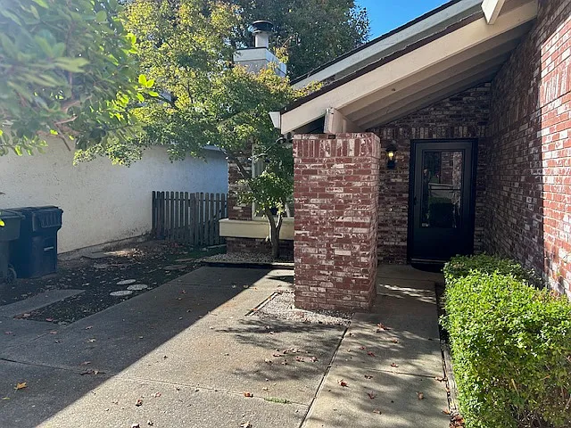 3 bed, 1143 sqft, $2,555 — Photo 4