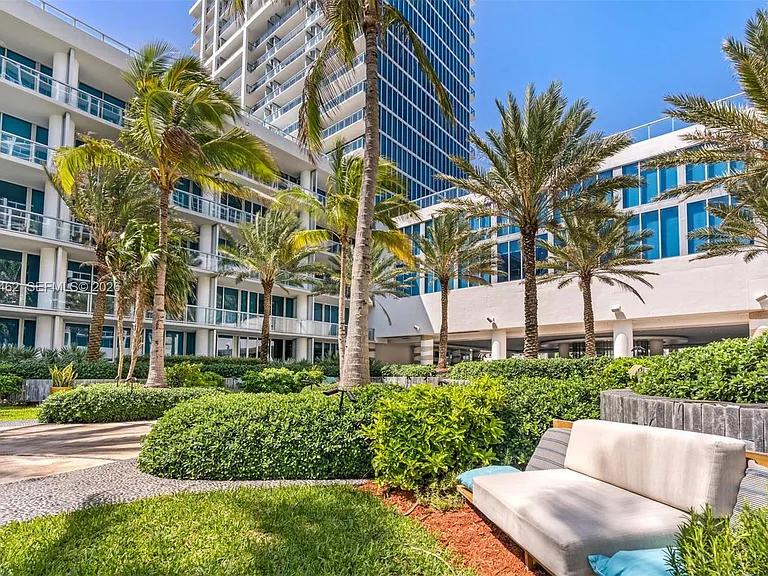6799 Collins Ave #1106 — Photo 34