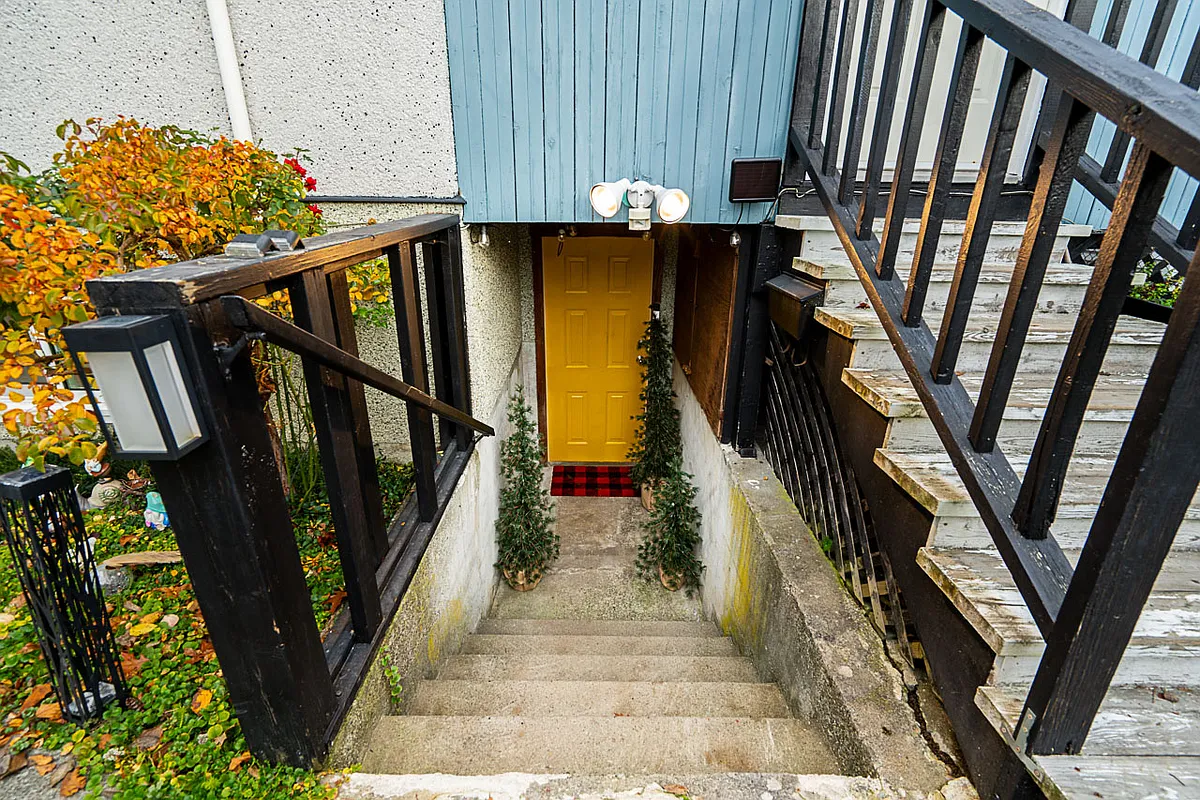 Building Photo - 756 E 23rd Ave