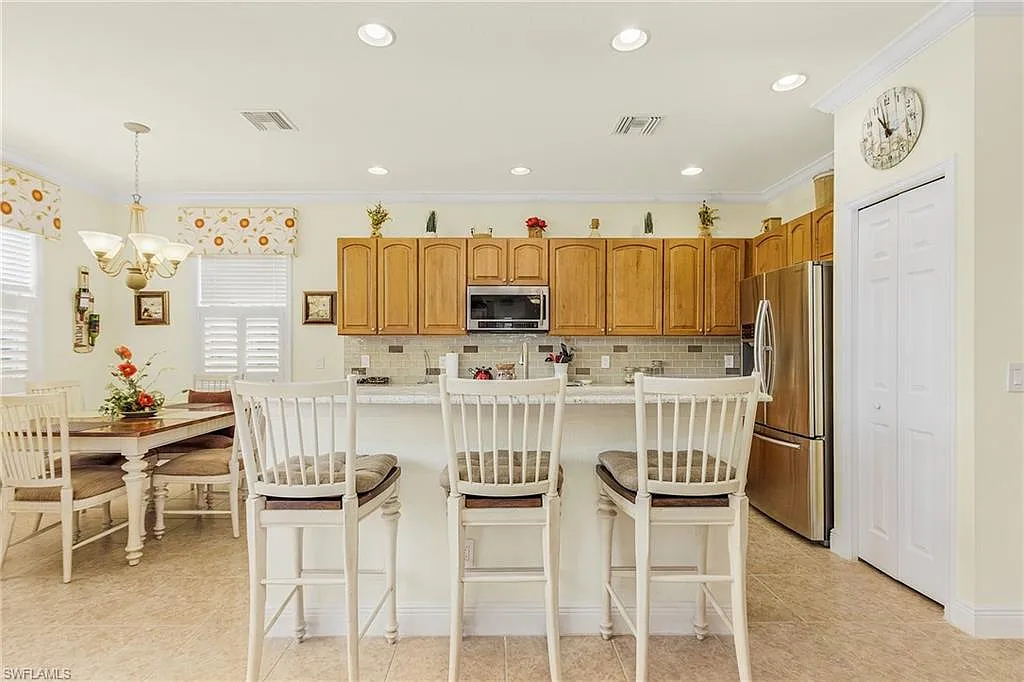 2 bed, 2.0 bath, 1637 sqft, $5,500 — Photo 4