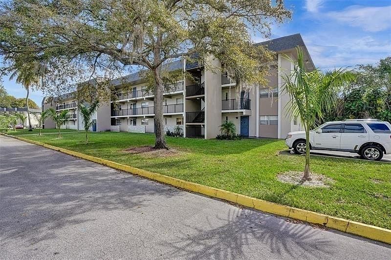 8000 Colony Circle #201