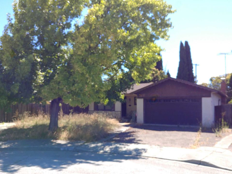 2nd image of 976 Baird Ave