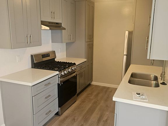 5th image of 1035 N Harper Ave APT 3