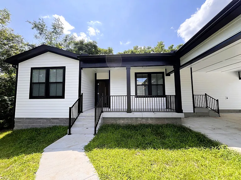 1516 Jones Ave — Photo 1