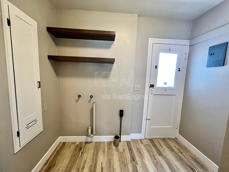 2704 N Hunter St — Photo 18