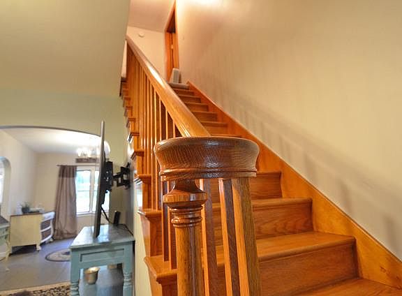 4th image of 739 Young St