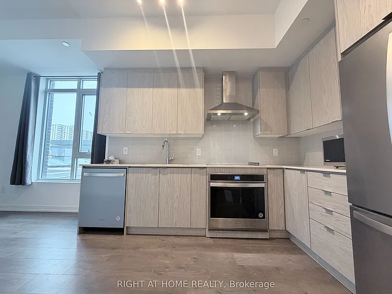 55 Duke St W #218 — Photo 6