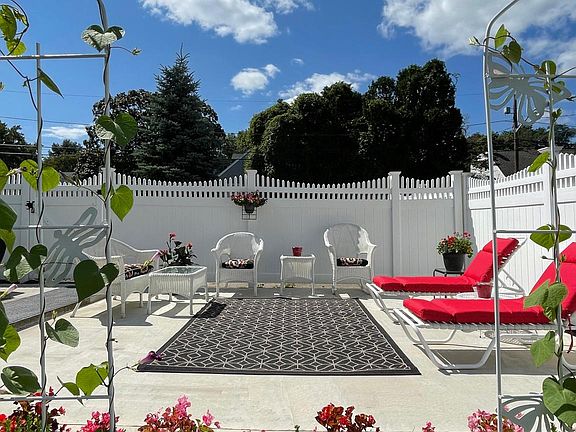 Furnished patio and garden
