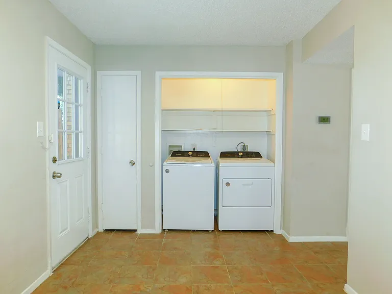 1137 Dallas Dr — Photo 8