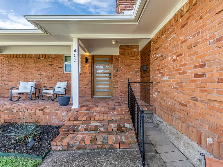 403 S Lois Ln — Photo 27