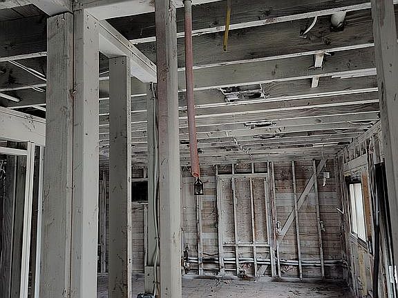 2nd image of 23 Oaktree Ln