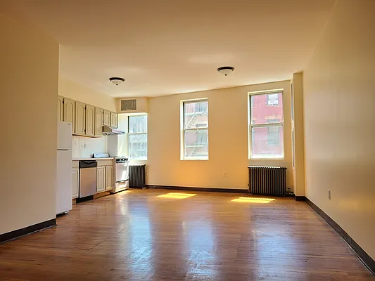 Rented by Matthew Gros-Werter, LREB  | media 1