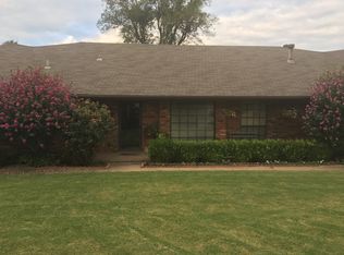 2812 Field Crest Dr, Ponca City, OK 74604