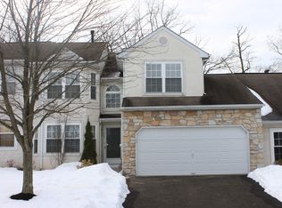 403 Dogwood Dr, Maple Glen, PA 19002