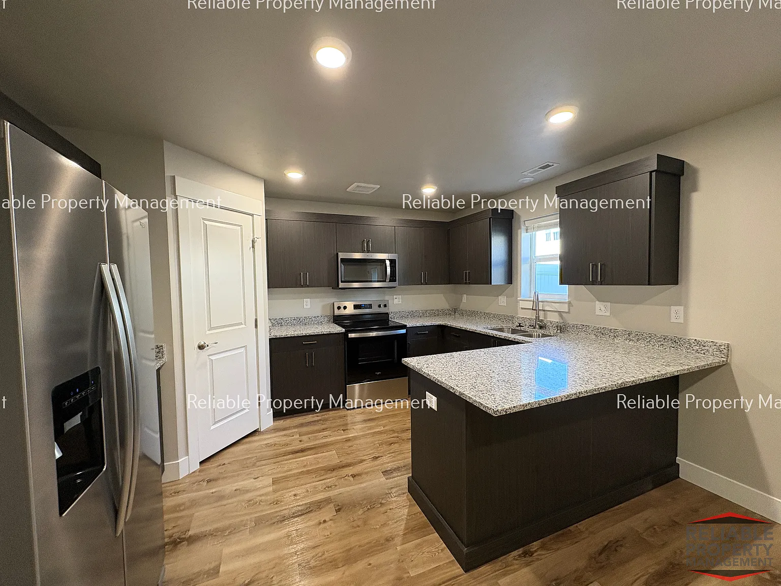3 bed, 2.5 bath, 1570 sqft, $1,525 — Photo 4