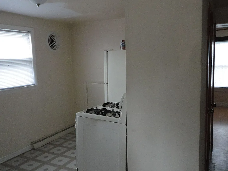 Building Photo 4