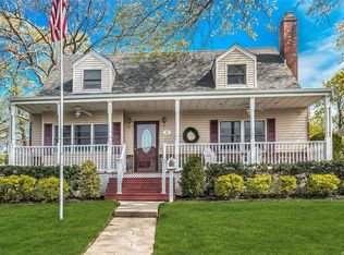 2 Central Pl, Lynbrook, NY 11563