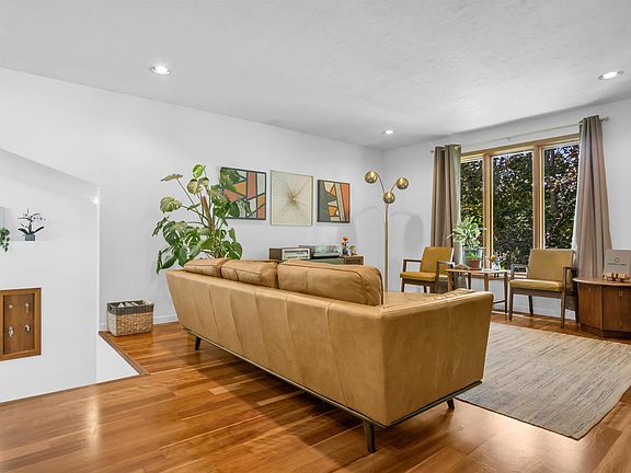 4th image of 2122 W 36th St