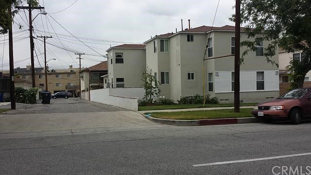 2nd image of 1711 N Glenoaks Blvd