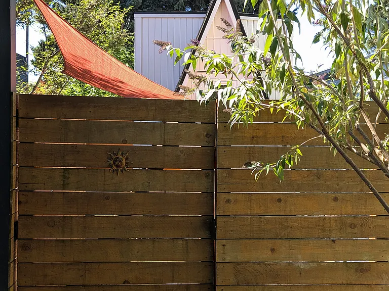 Private gate