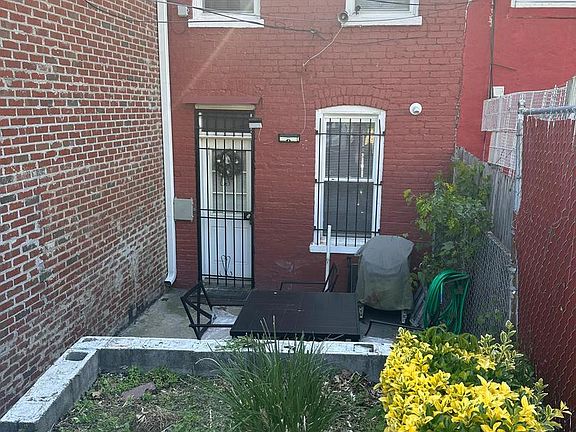 5th image of 3029 Sherman Ave NW