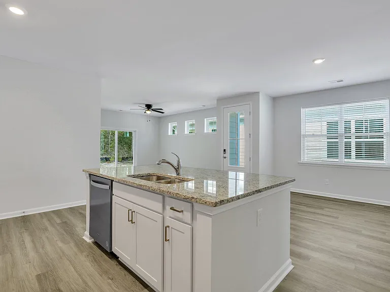 155 Holloway Hl — Photo 8